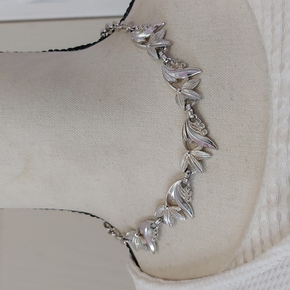 Vintage Signed Germany Multi Texture Silver Tone Leaf Vine Choker Necklace - Picture 2 of 8